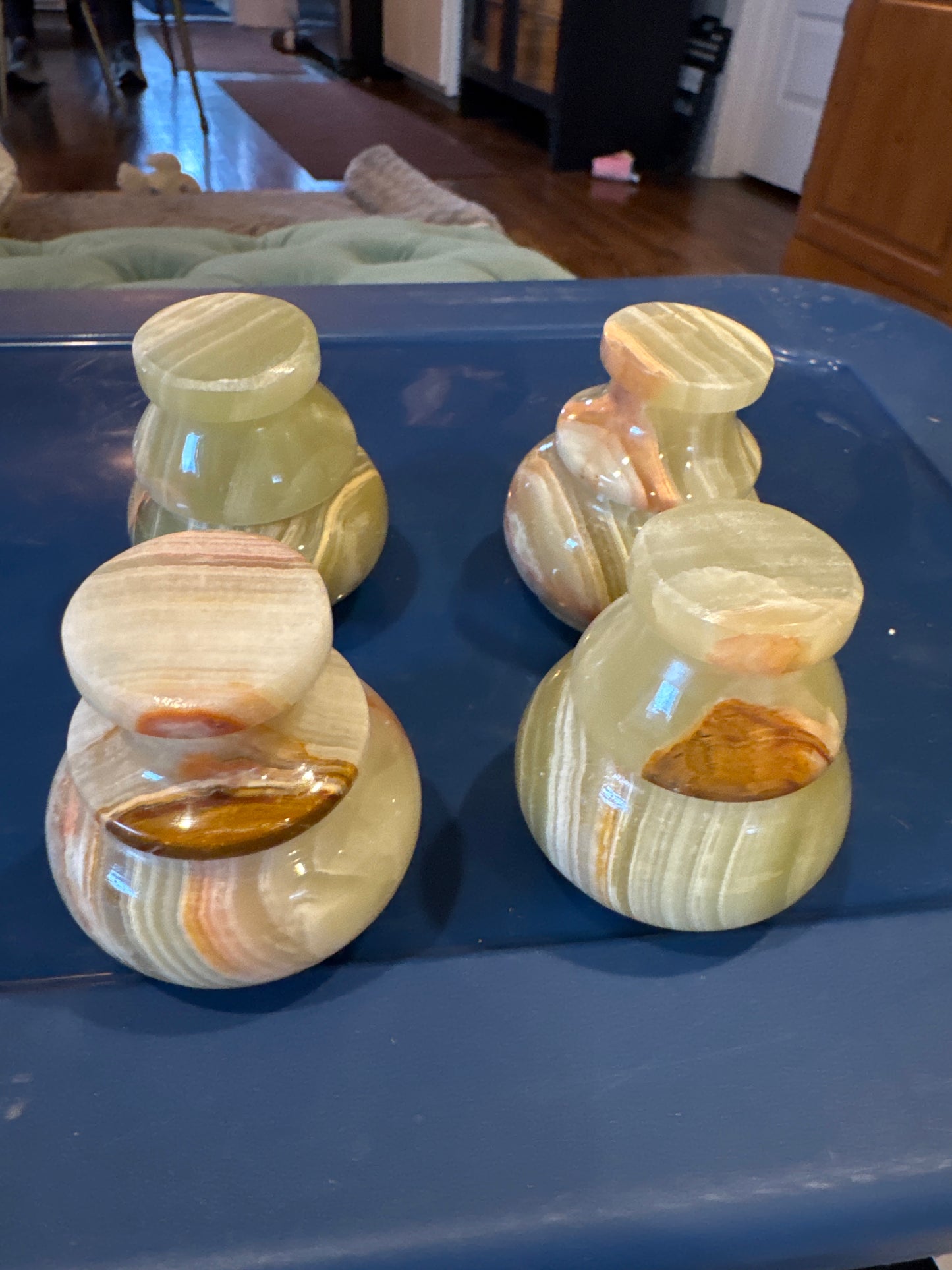 Small green onyx jar with lid